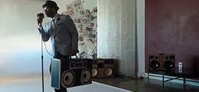 Eric Roberson Introduces The Box